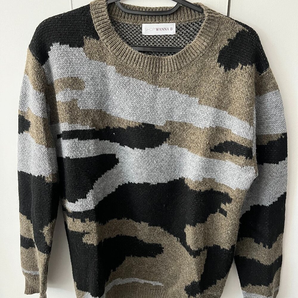 Wanna B Camo Sweater S